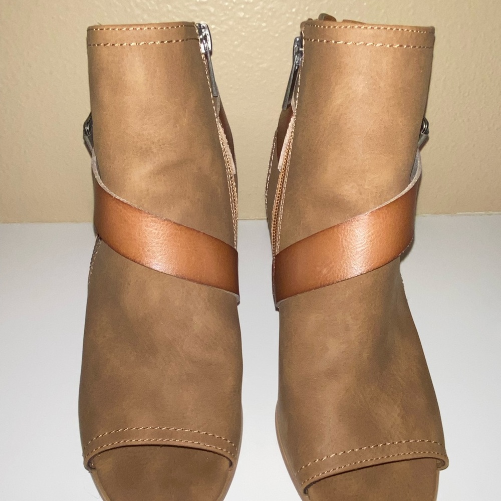 High heel boots